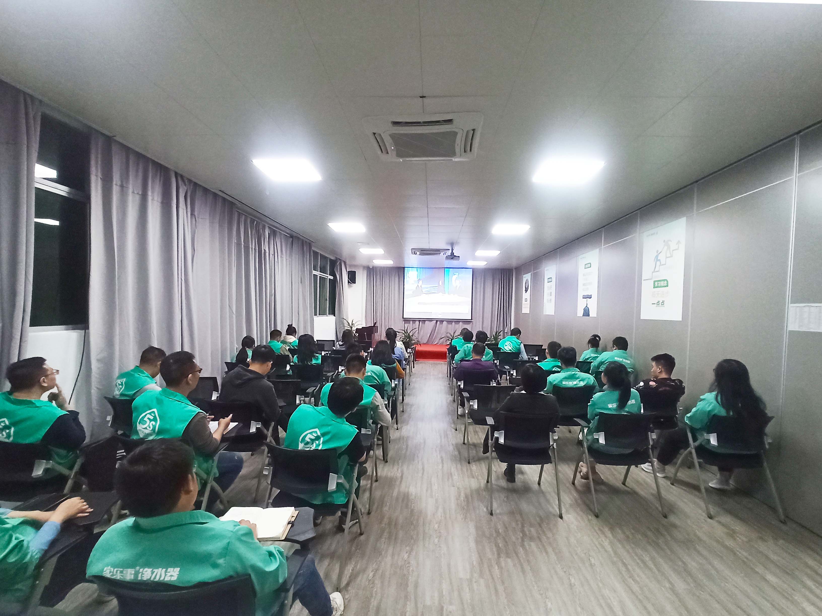 組織員工集體觀看315晚會，這家公司真“奇葩”！